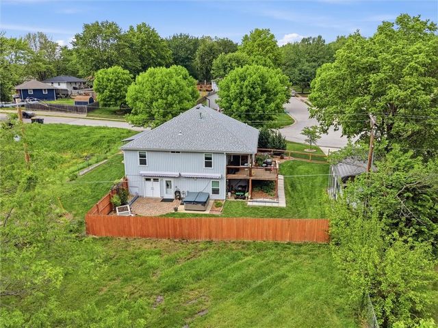 212 SE Cromwell Road, Blue Springs, MO 64014