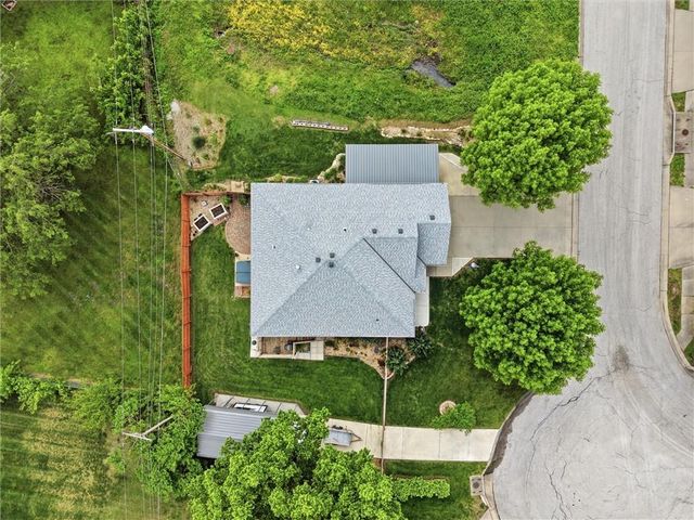 212 SE Cromwell Road, Blue Springs, MO 64014