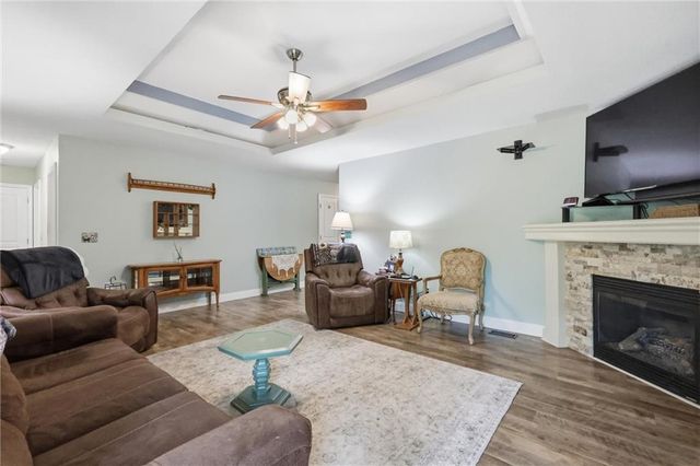 212 SE Cromwell Road, Blue Springs, MO 64014