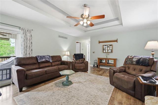 212 SE Cromwell Road, Blue Springs, MO 64014
