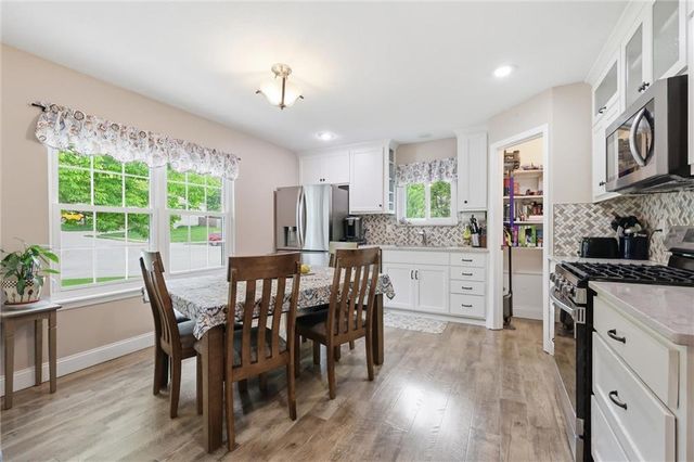 212 SE Cromwell Road, Blue Springs, MO 64014