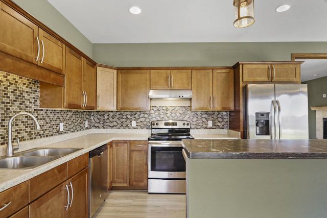 260 Goldenrod Drive, Sun Prairie, WI 53590