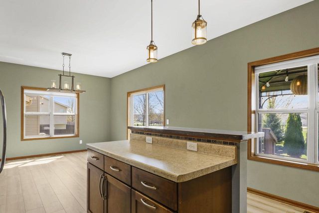 260 Goldenrod Drive, Sun Prairie, WI 53590