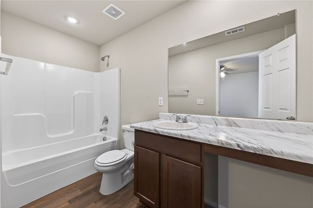 1075 Nighthawk Lane, Fayetteville, AR 72701