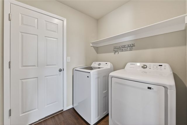 1075 Nighthawk Lane, Fayetteville, AR 72701