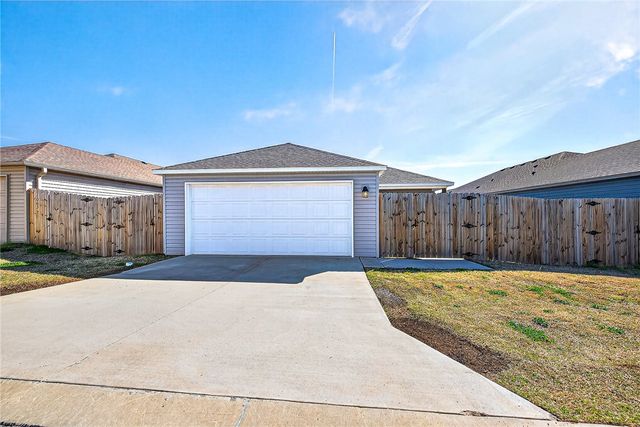 1075 Nighthawk Lane, Fayetteville, AR 72701