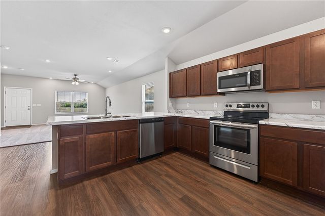 1075 Nighthawk Lane, Fayetteville, AR 72701