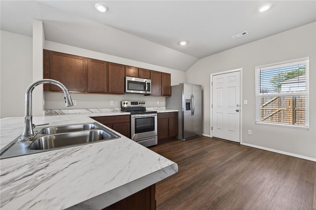 1075 Nighthawk Lane, Fayetteville, AR 72701