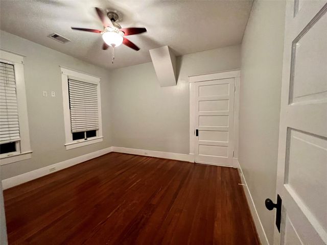 801 University Boulevard, Galveston, TX 77550