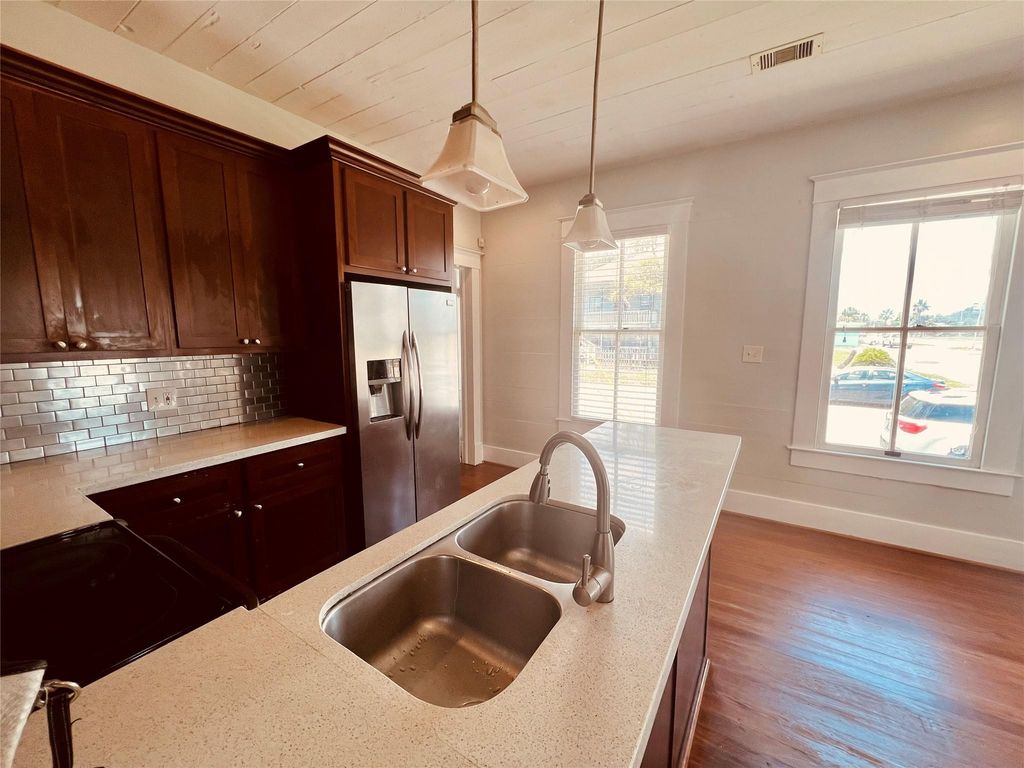 801 University Boulevard, Galveston, TX 77550