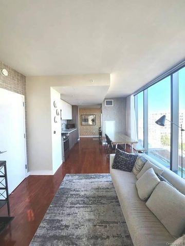 131-01 40th Road 19Z, Flushing, NY 11354