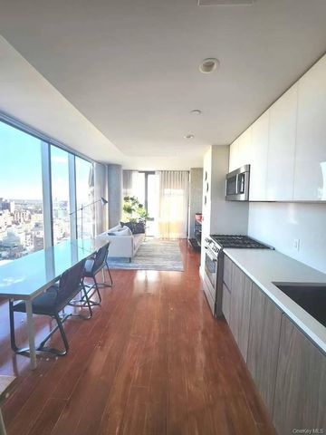 131-01 40th Road 19Z, Flushing, NY 11354