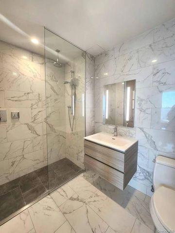 131-01 40th Road 19Z, Flushing, NY 11354