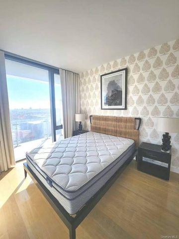 131-01 40th Road 19Z, Flushing, NY 11354