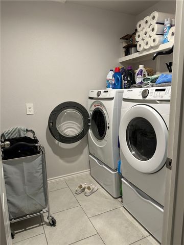 1813 Secretariat Dr, Corpus Christi, TX 78417