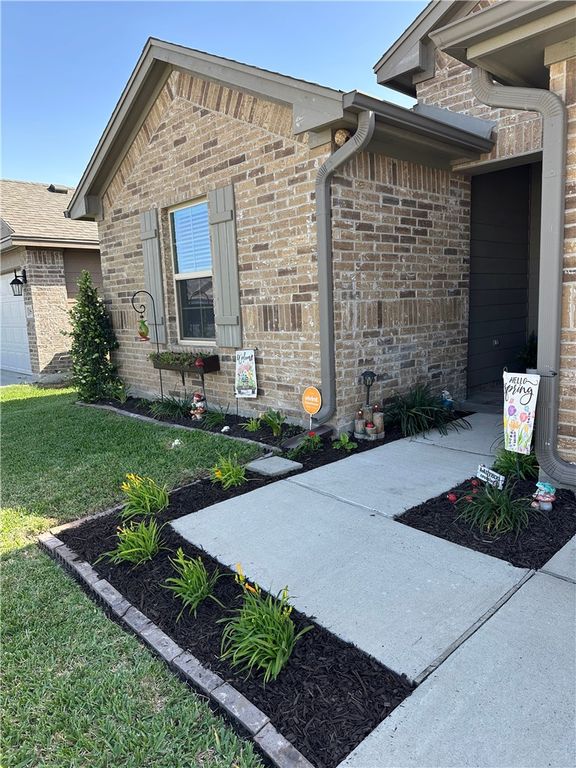 1813 Secretariat Dr, Corpus Christi, TX 78417