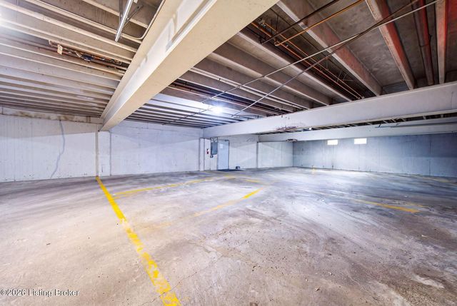 2454 Glenmary Ave 13, Louisville, KY 40204