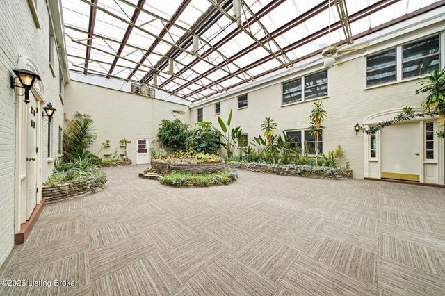 2454 Glenmary Ave 13, Louisville, KY 40204