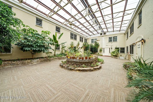 2454 Glenmary Ave 13, Louisville, KY 40204