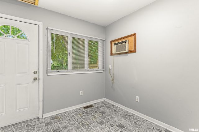 400 W CORRINGTON Avenue, Peoria, IL 61604