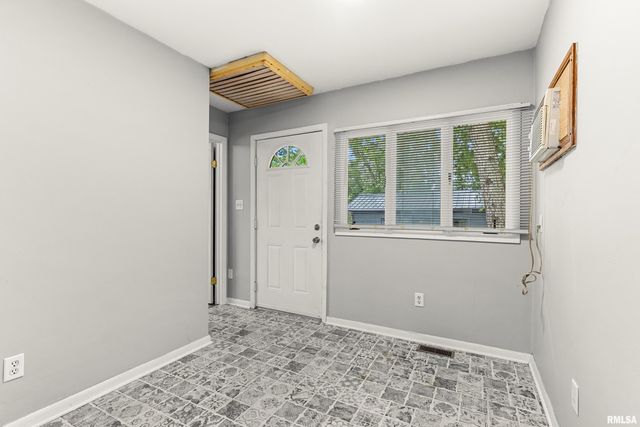 400 W CORRINGTON Avenue, Peoria, IL 61604
