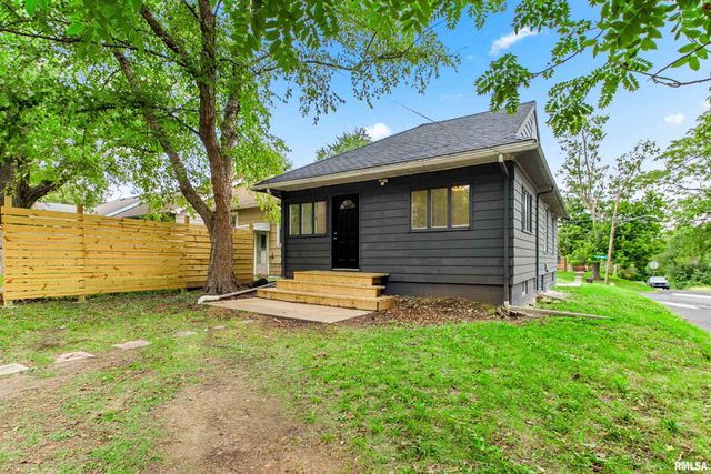 400 W CORRINGTON Avenue, Peoria, IL 61604