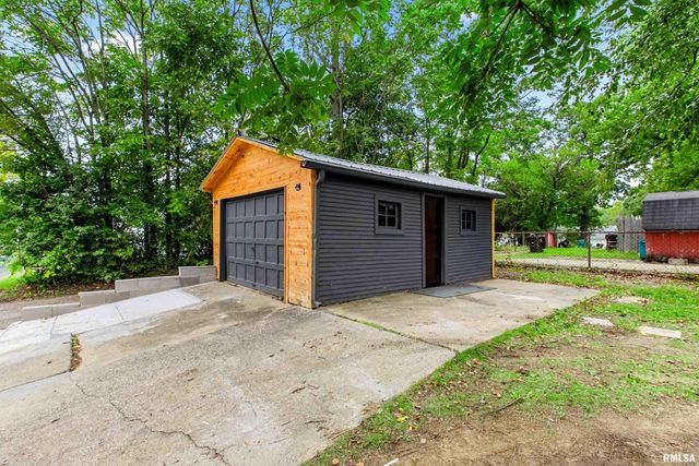 400 W CORRINGTON Avenue, Peoria, IL 61604