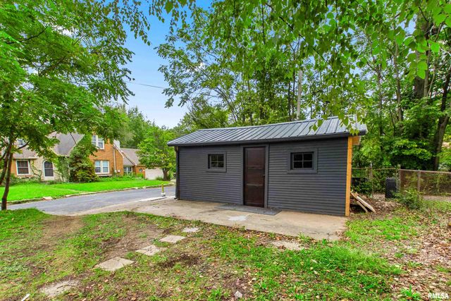400 W CORRINGTON Avenue, Peoria, IL 61604