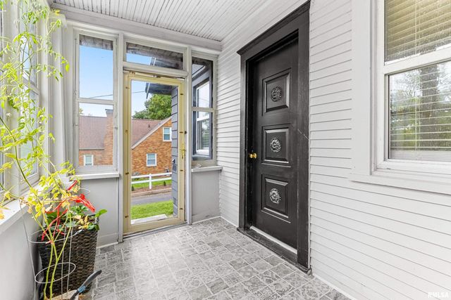 400 W CORRINGTON Avenue, Peoria, IL 61604