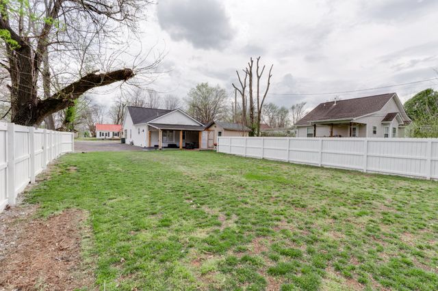 205 Church St, Portland, TN 37148