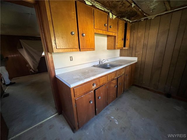 636 Elmwood Avenue, Niagara Falls, NY 14301