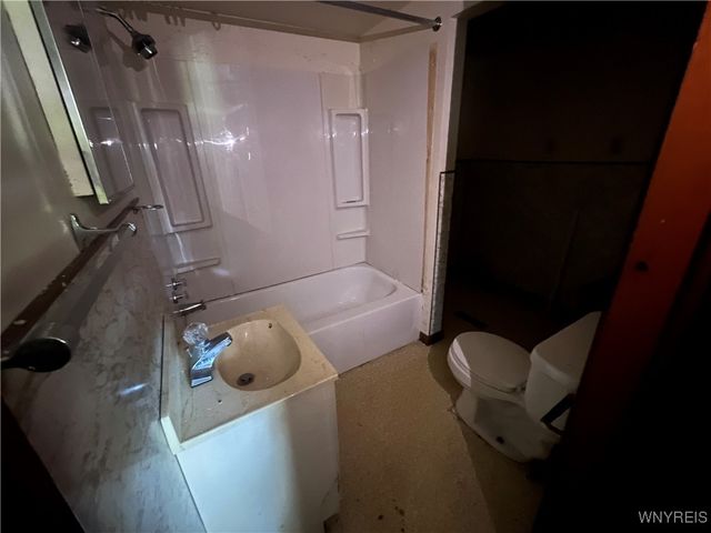 636 Elmwood Avenue, Niagara Falls, NY 14301