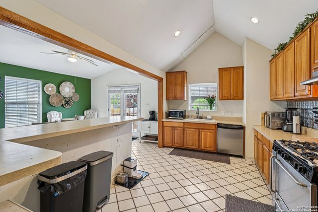 2709 Craig Pl, San Antonio, TX 78228