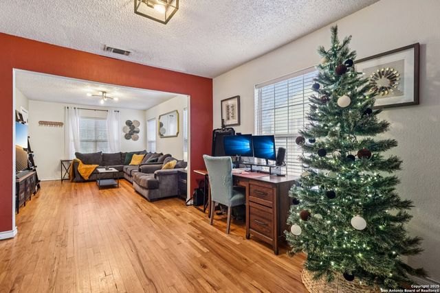 2709 Craig Pl, San Antonio, TX 78228