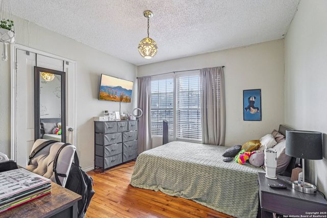 2709 Craig Pl, San Antonio, TX 78228