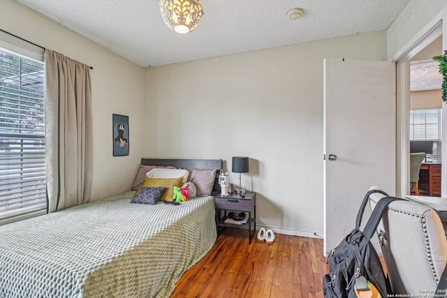 2709 Craig Pl, San Antonio, TX 78228