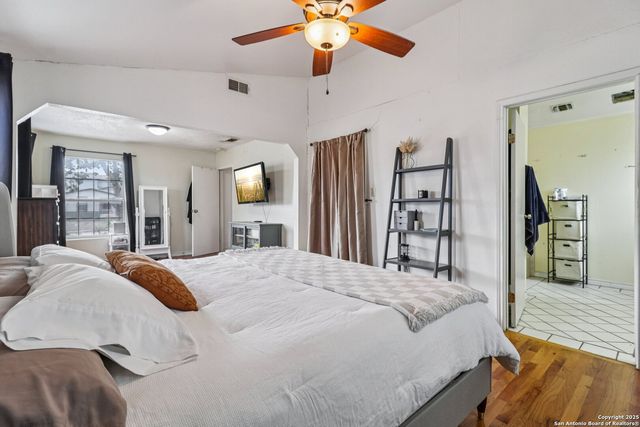 2709 Craig Pl, San Antonio, TX 78228