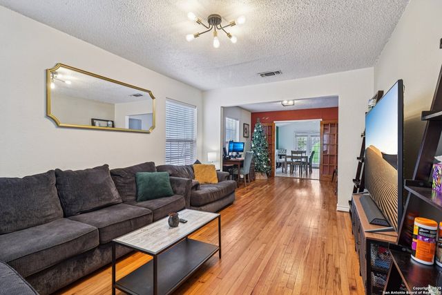 2709 Craig Pl, San Antonio, TX 78228