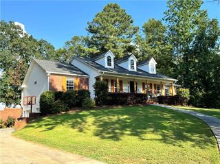 132 Hunter NE Drive, Calhoun, GA 30701