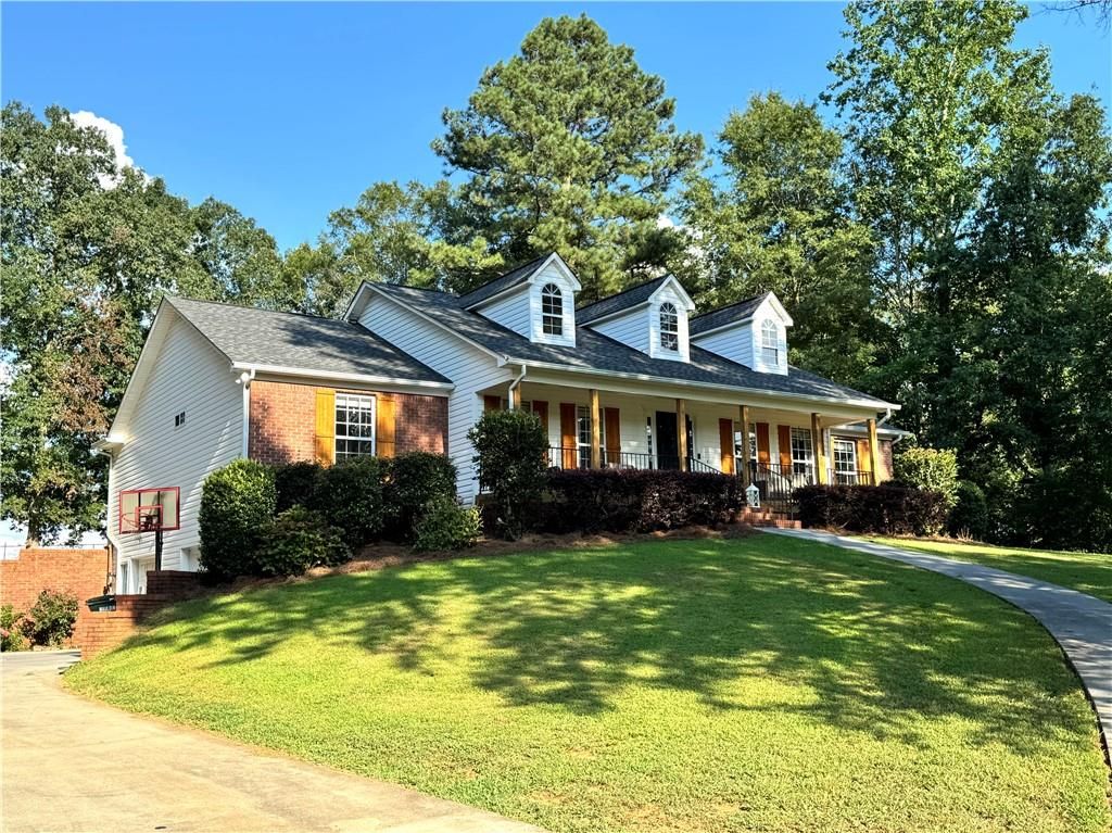 132 Hunter NE Drive, Calhoun, GA 30701