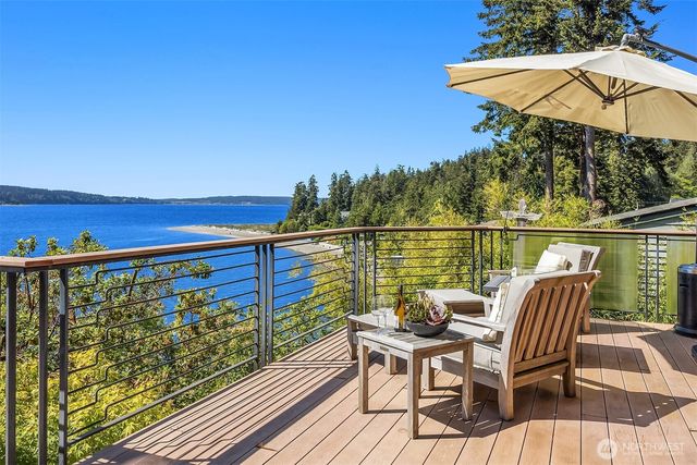4174 Beach Drive, Freeland, WA 98249