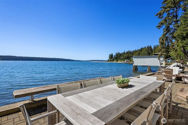 4174 Beach Drive, Freeland, WA 98249