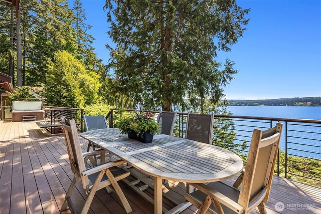 4174 Beach Drive, Freeland, WA 98249