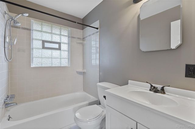 28222 Bohn Street, Roseville, MI 48066