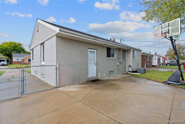 28222 Bohn Street, Roseville, MI 48066