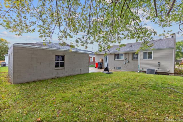 28222 Bohn Street, Roseville, MI 48066