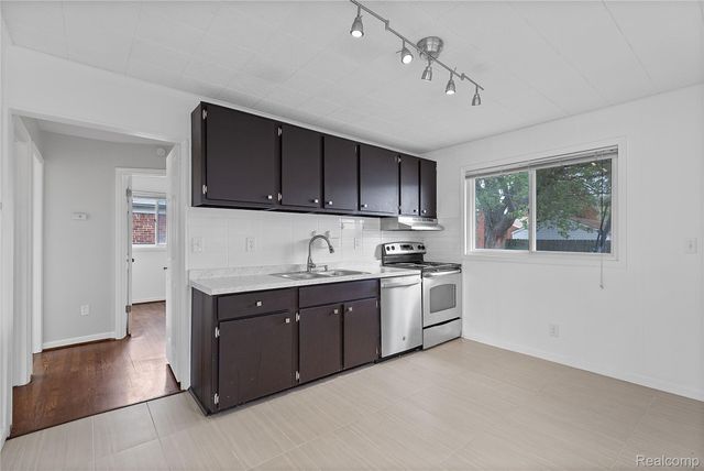 28222 Bohn Street, Roseville, MI 48066