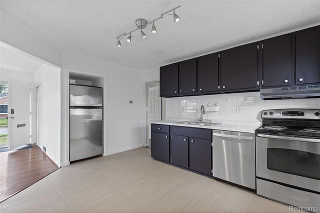 28222 Bohn Street, Roseville, MI 48066