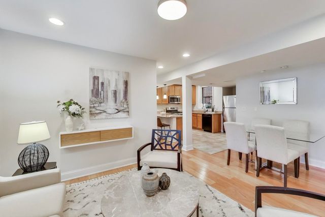 2201 W Winona Street G, Chicago, IL 60625