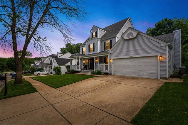 1307 Red Oak Plantation Drive, Ballwin, MO 63021
